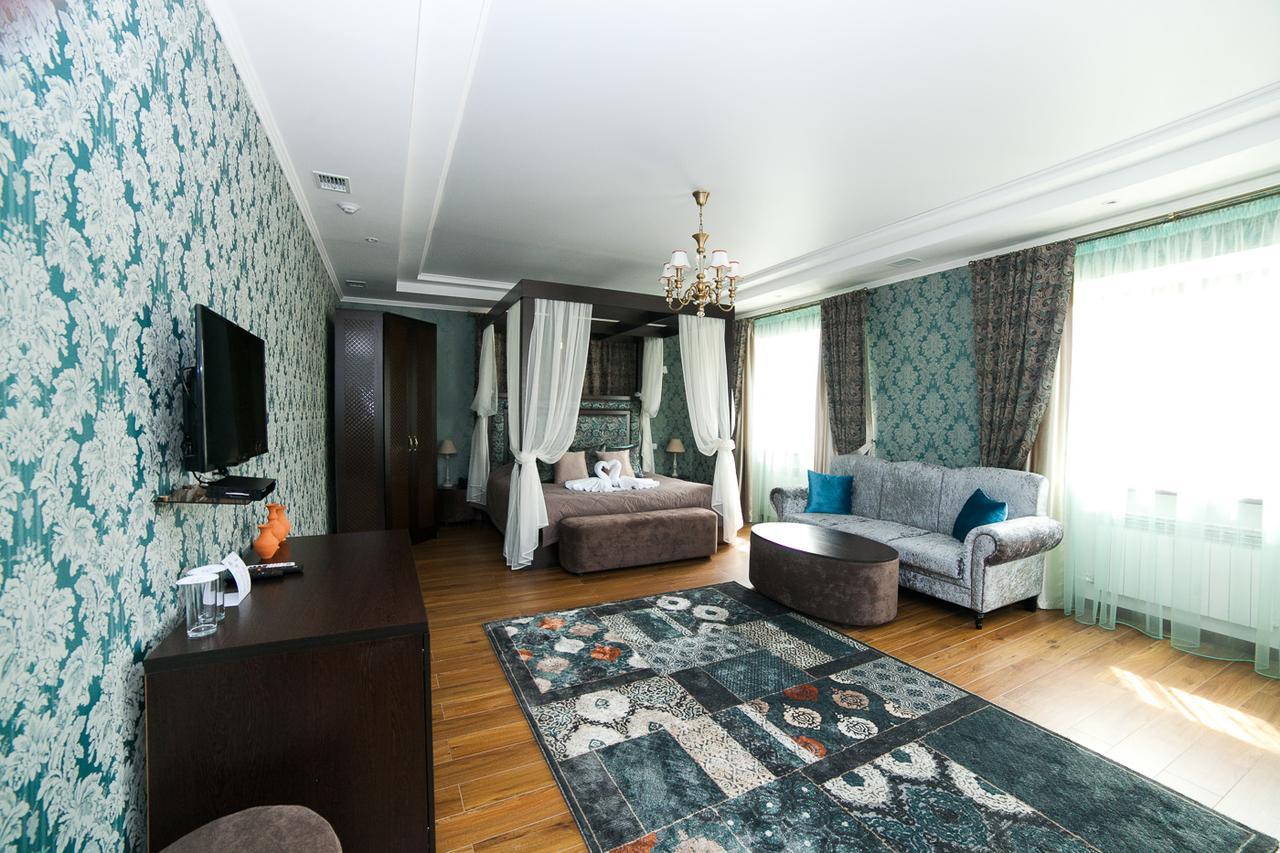 Park Hotel Karagandy Buitenkant foto