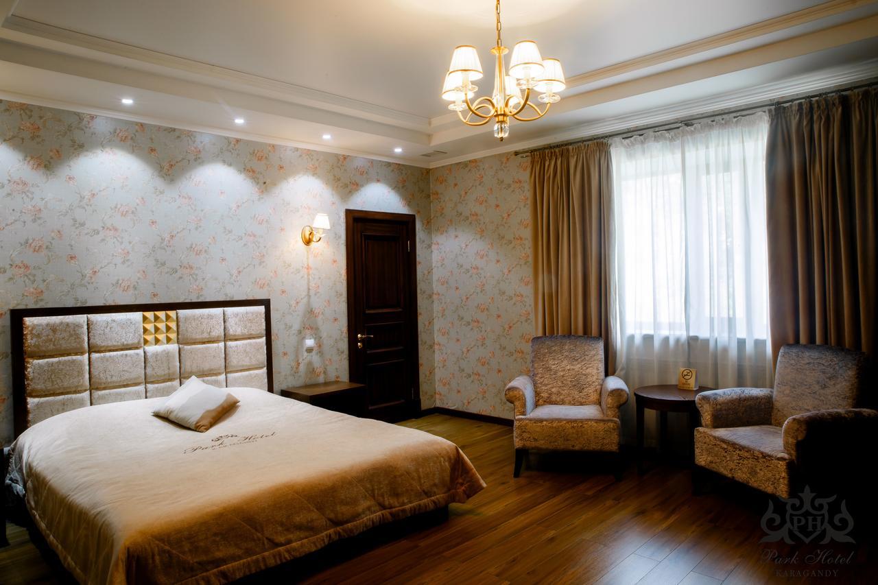 Park Hotel Karagandy Buitenkant foto