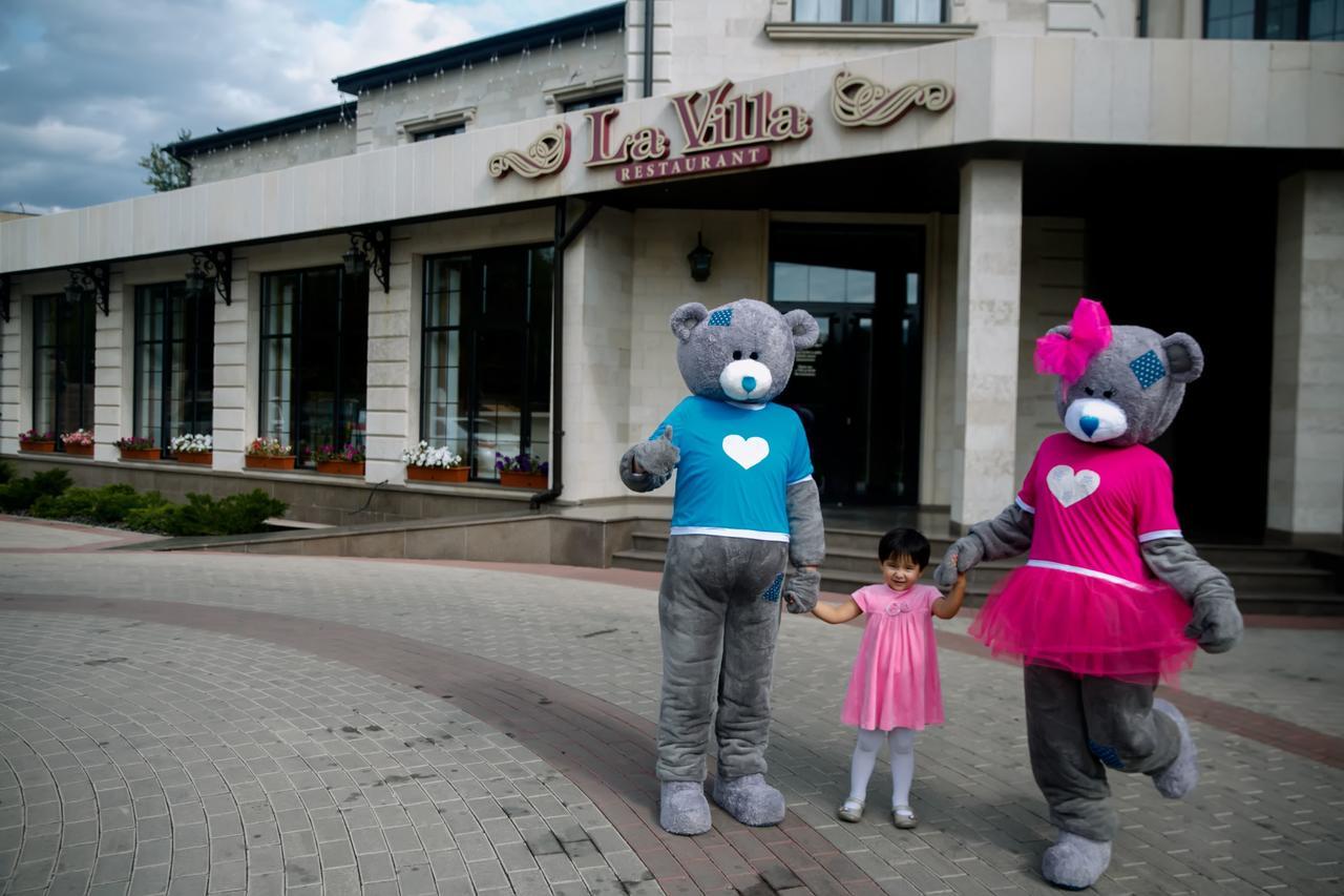 Park Hotel Karagandy Buitenkant foto